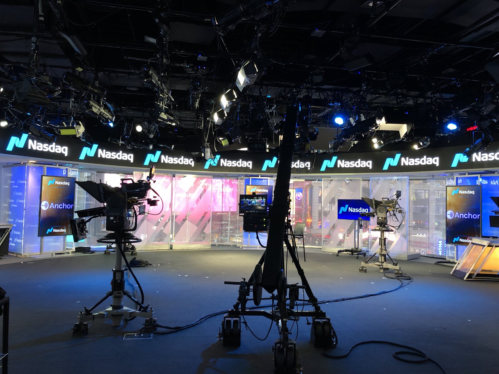 Large-format event lighting rig